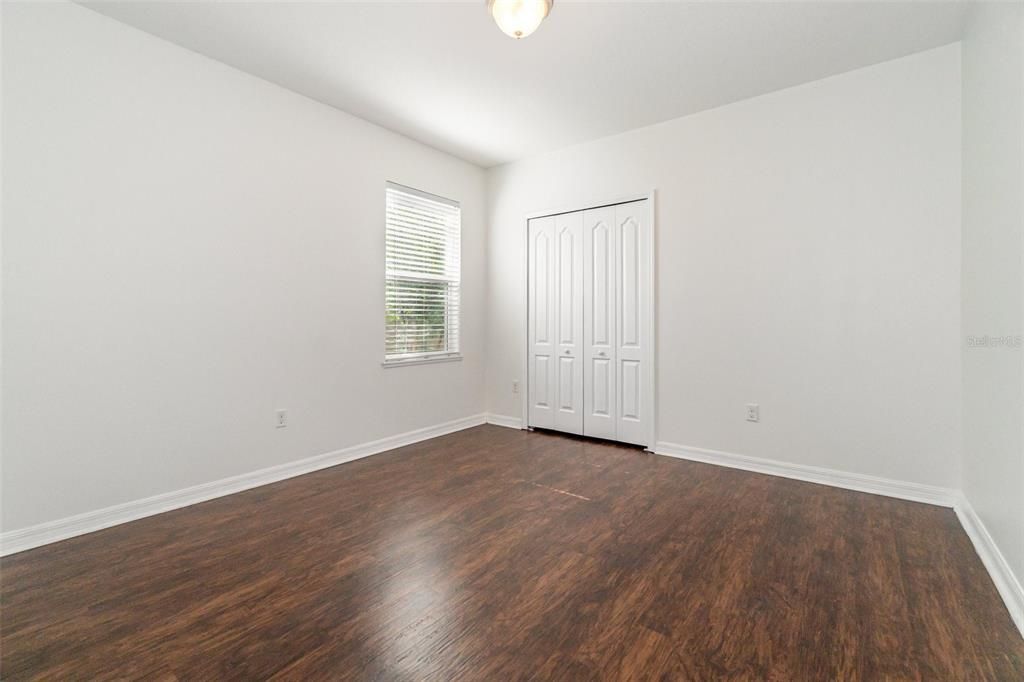 合同活跃: $289,900 (3 贝兹, 2 浴室, 1526 平方英尺)