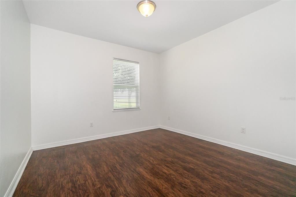 合同活跃: $289,900 (3 贝兹, 2 浴室, 1526 平方英尺)