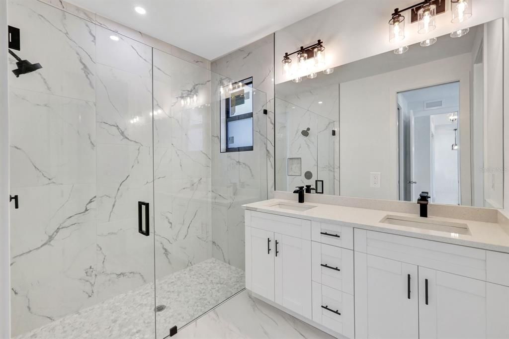 En Venta: $354,900 (3 camas, 2 baños, 1569 Pies cuadrados)