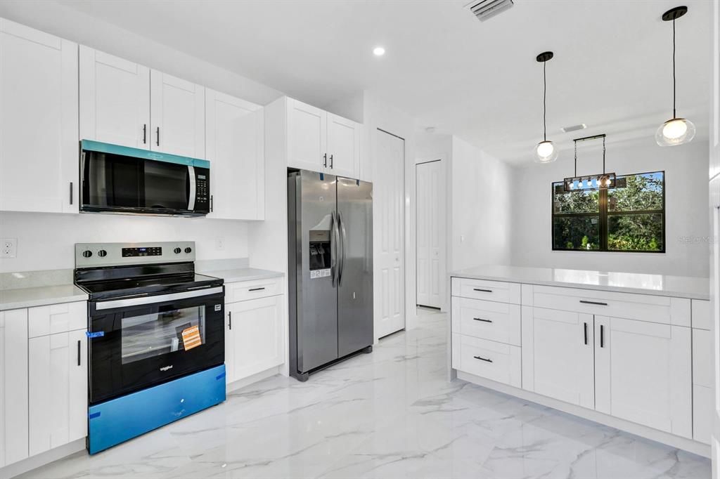 En Venta: $354,900 (3 camas, 2 baños, 1569 Pies cuadrados)