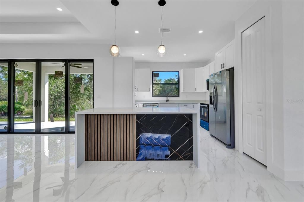 En Venta: $354,900 (3 camas, 2 baños, 1569 Pies cuadrados)