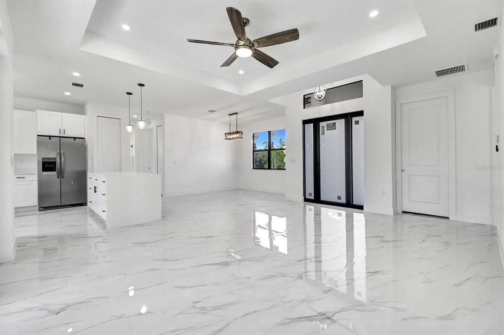 En Venta: $354,900 (3 camas, 2 baños, 1569 Pies cuadrados)