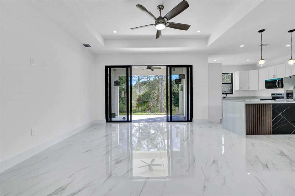 En Venta: $354,900 (3 camas, 2 baños, 1569 Pies cuadrados)