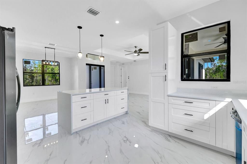 En Venta: $354,900 (3 camas, 2 baños, 1569 Pies cuadrados)