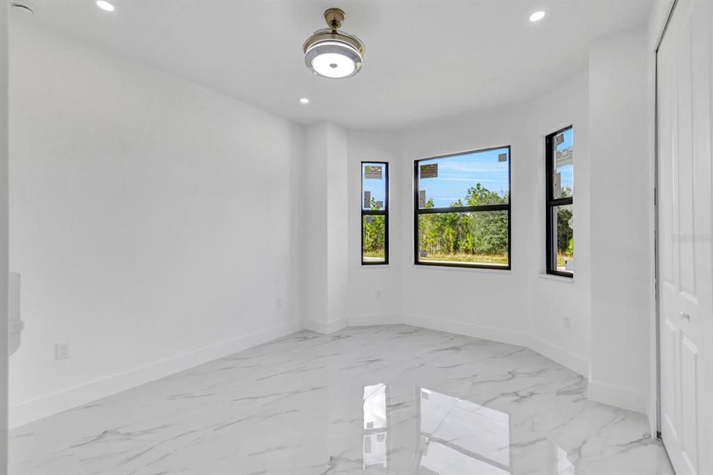 En Venta: $354,900 (3 camas, 2 baños, 1569 Pies cuadrados)