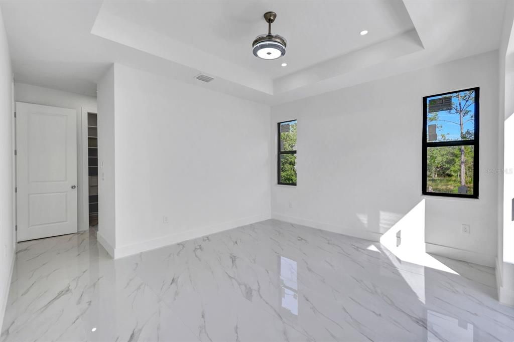 En Venta: $354,900 (3 camas, 2 baños, 1569 Pies cuadrados)