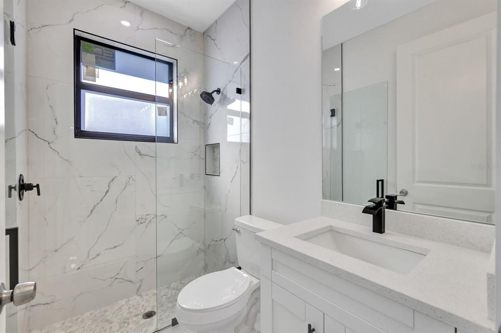 En Venta: $354,900 (3 camas, 2 baños, 1569 Pies cuadrados)