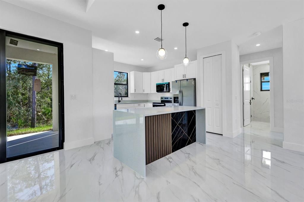 En Venta: $354,900 (3 camas, 2 baños, 1569 Pies cuadrados)