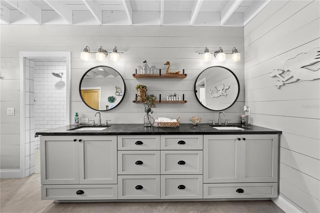 Activo con contrato: $950,000 (3 camas, 2 baños, 2682 Pies cuadrados)