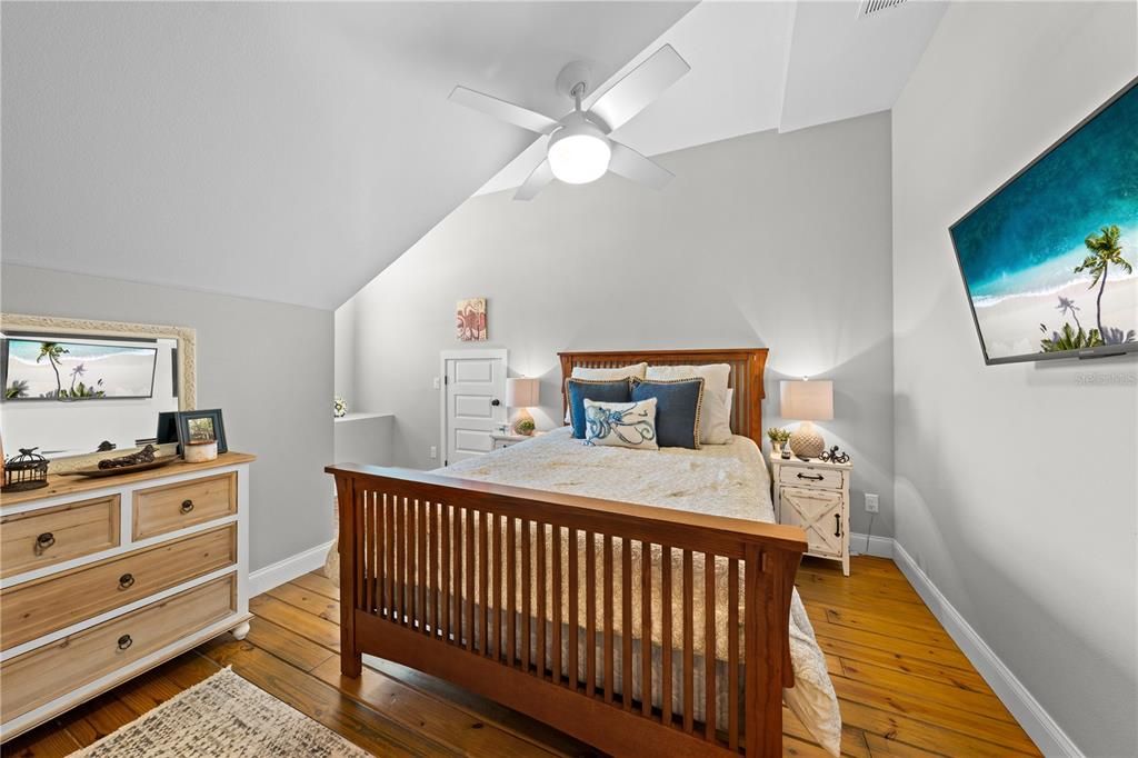 Activo con contrato: $950,000 (3 camas, 2 baños, 2682 Pies cuadrados)