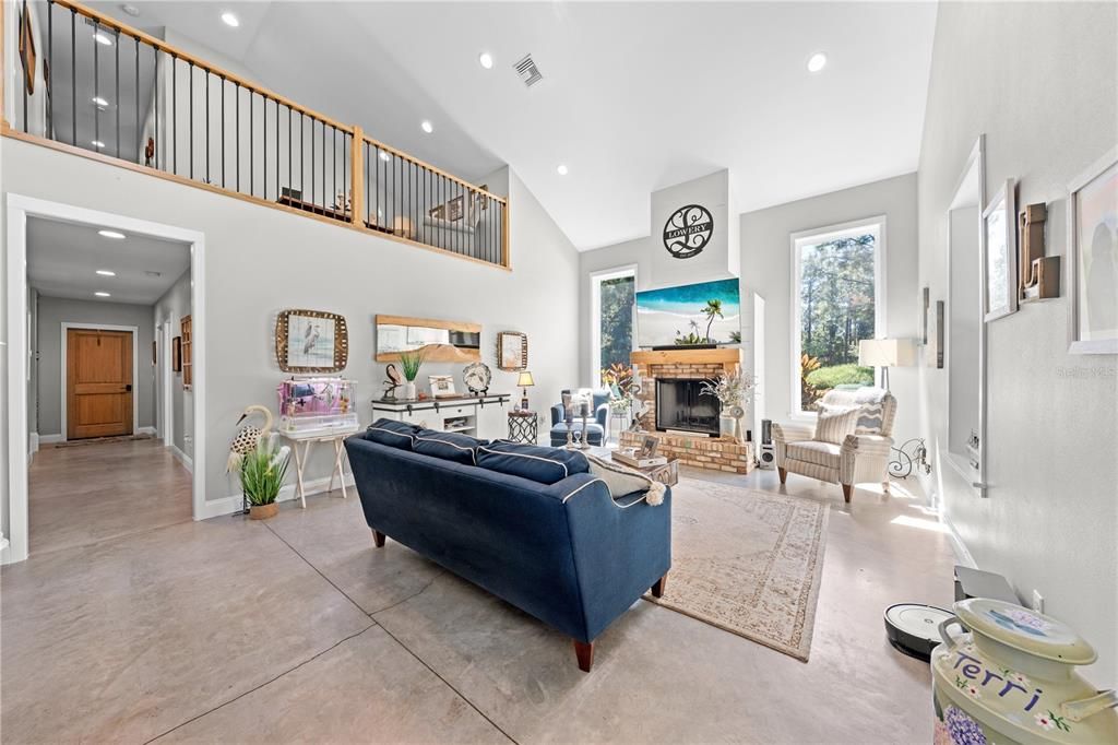 Activo con contrato: $950,000 (3 camas, 2 baños, 2682 Pies cuadrados)