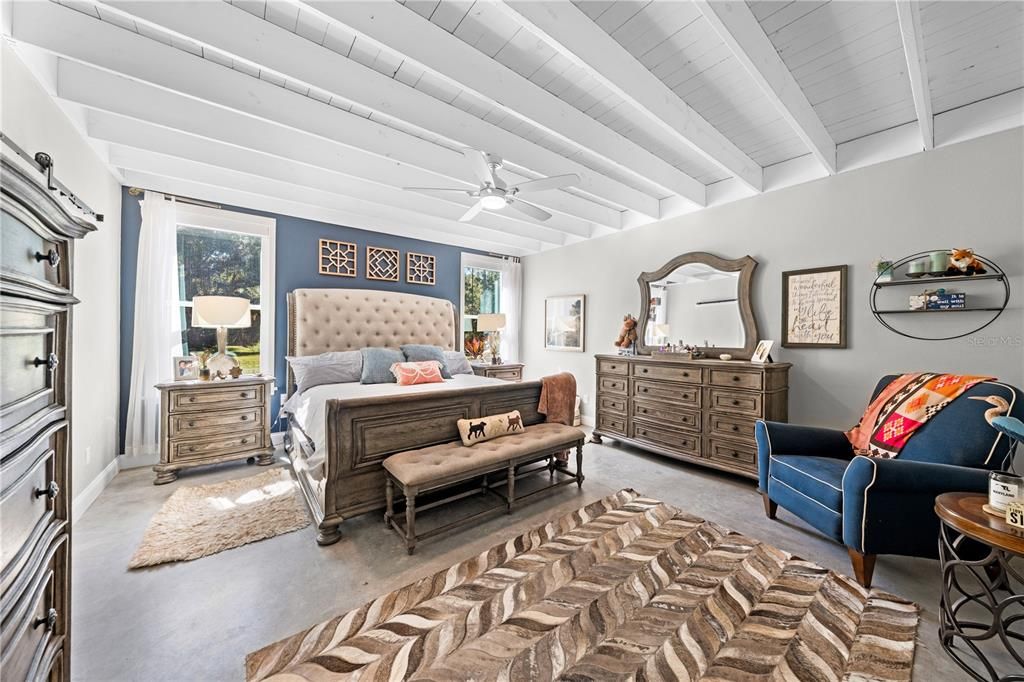 Activo con contrato: $950,000 (3 camas, 2 baños, 2682 Pies cuadrados)