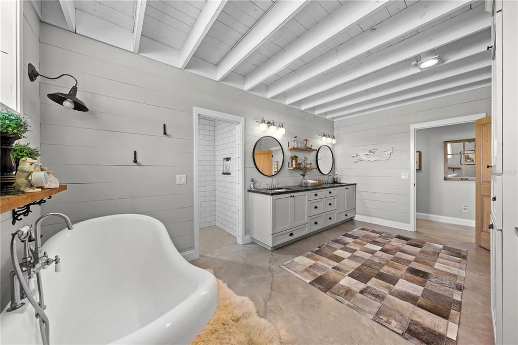 Activo con contrato: $950,000 (3 camas, 2 baños, 2682 Pies cuadrados)