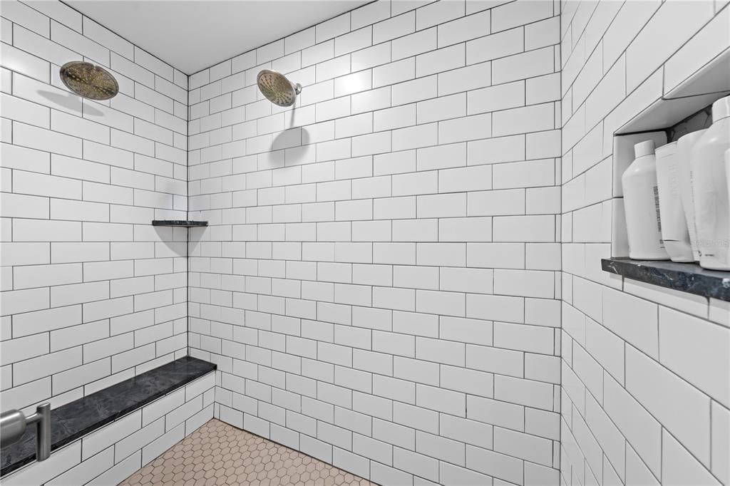 Activo con contrato: $950,000 (3 camas, 2 baños, 2682 Pies cuadrados)