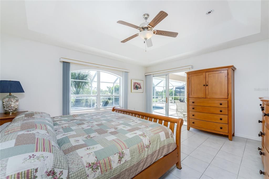 Activo con contrato: $370,000 (3 camas, 2 baños, 1949 Pies cuadrados)