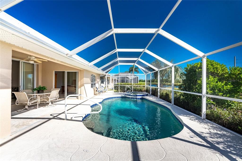 Activo con contrato: $370,000 (3 camas, 2 baños, 1949 Pies cuadrados)