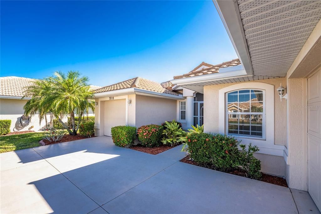 Activo con contrato: $370,000 (3 camas, 2 baños, 1949 Pies cuadrados)