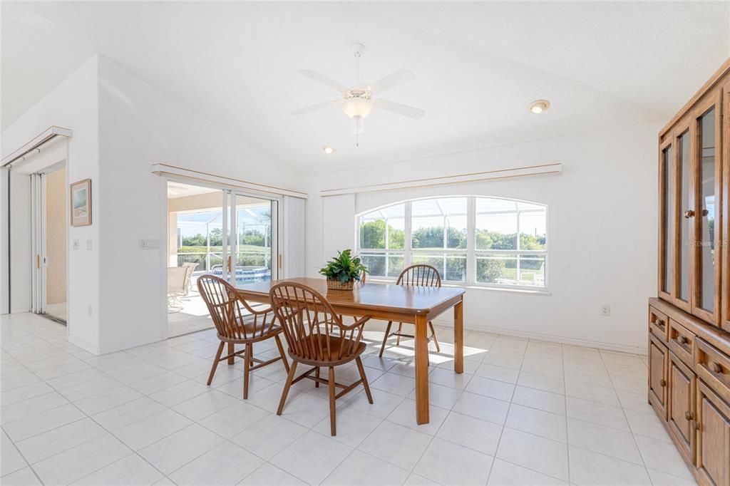 Activo con contrato: $370,000 (3 camas, 2 baños, 1949 Pies cuadrados)