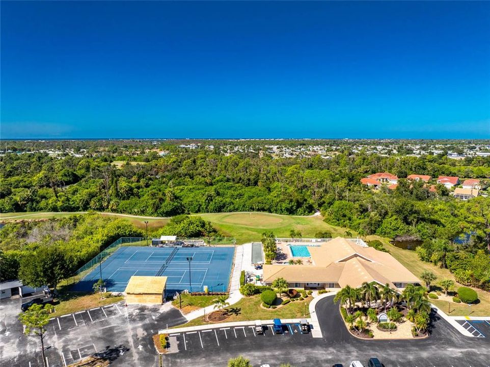 Activo con contrato: $370,000 (3 camas, 2 baños, 1949 Pies cuadrados)