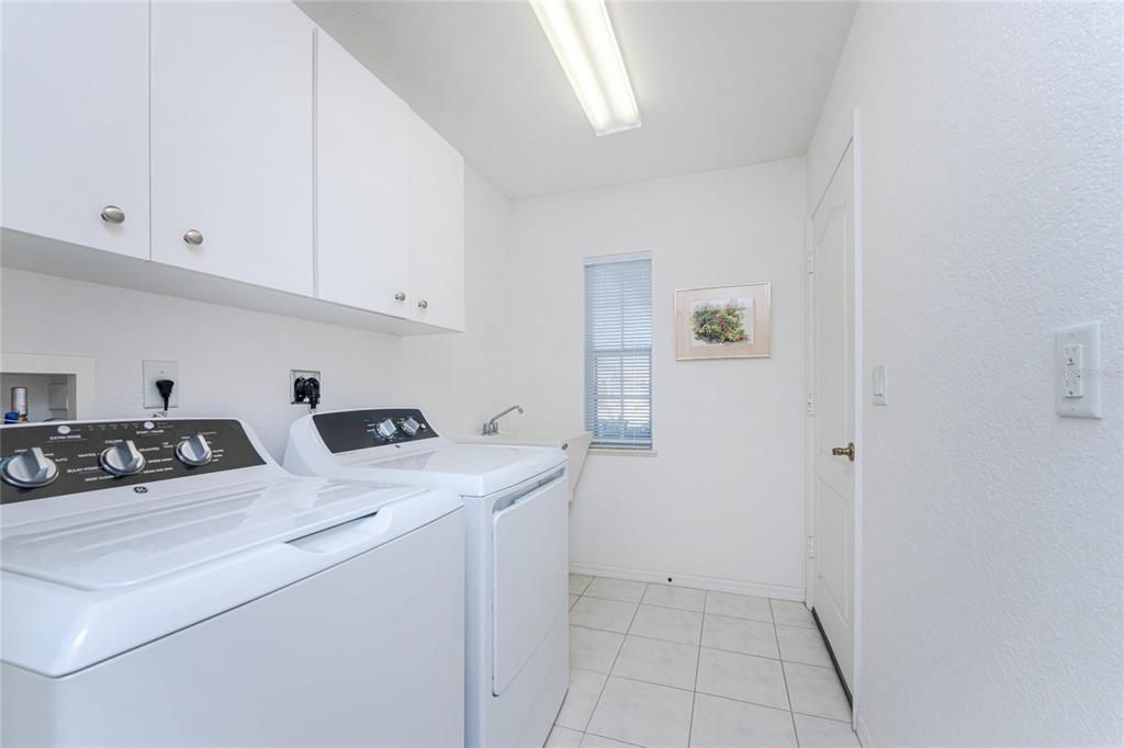 Activo con contrato: $370,000 (3 camas, 2 baños, 1949 Pies cuadrados)