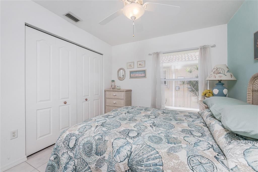 Activo con contrato: $370,000 (3 camas, 2 baños, 1949 Pies cuadrados)