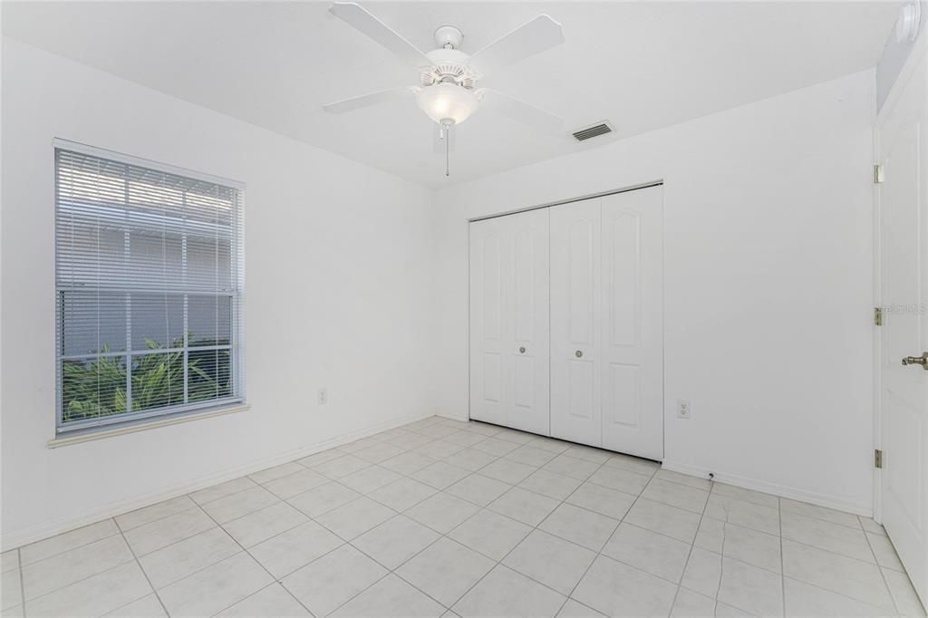 Activo con contrato: $370,000 (3 camas, 2 baños, 1949 Pies cuadrados)