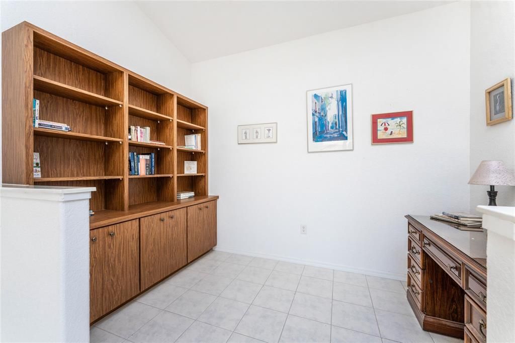 Activo con contrato: $370,000 (3 camas, 2 baños, 1949 Pies cuadrados)