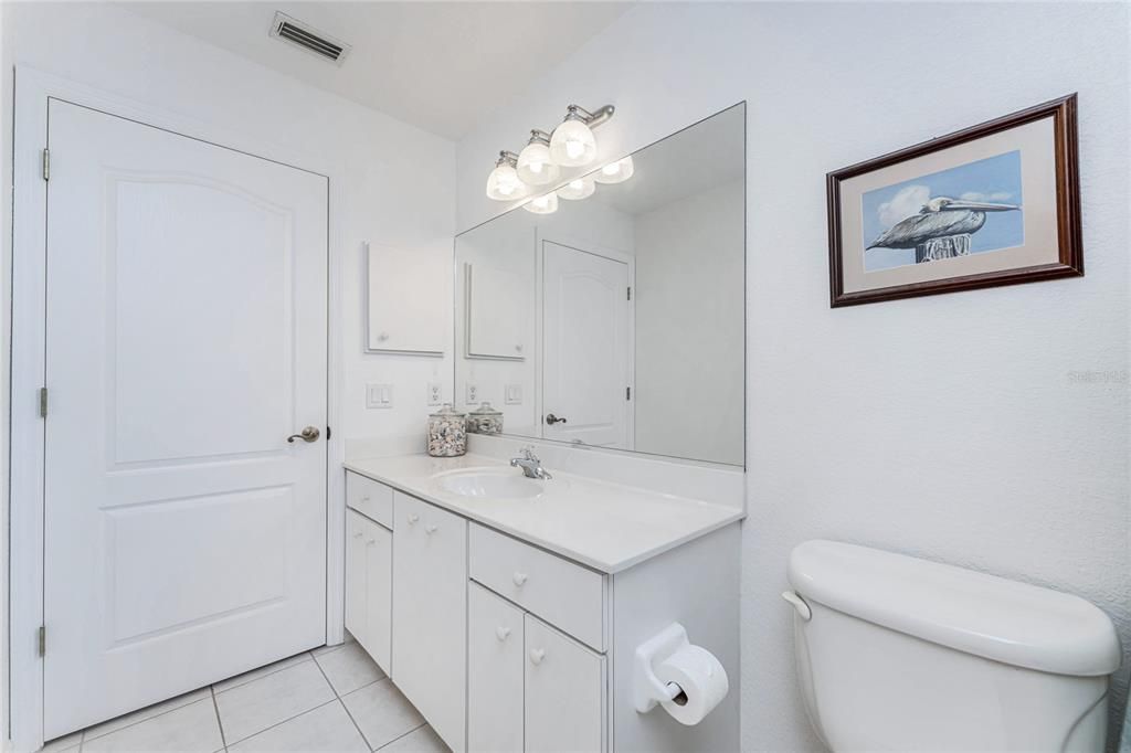 Activo con contrato: $370,000 (3 camas, 2 baños, 1949 Pies cuadrados)