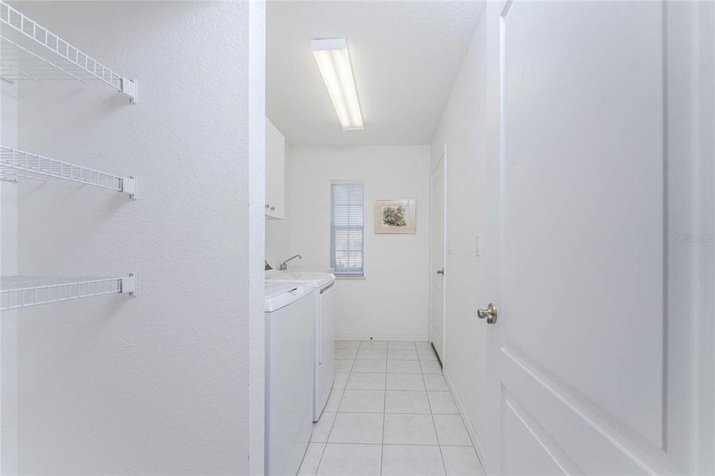 Activo con contrato: $370,000 (3 camas, 2 baños, 1949 Pies cuadrados)