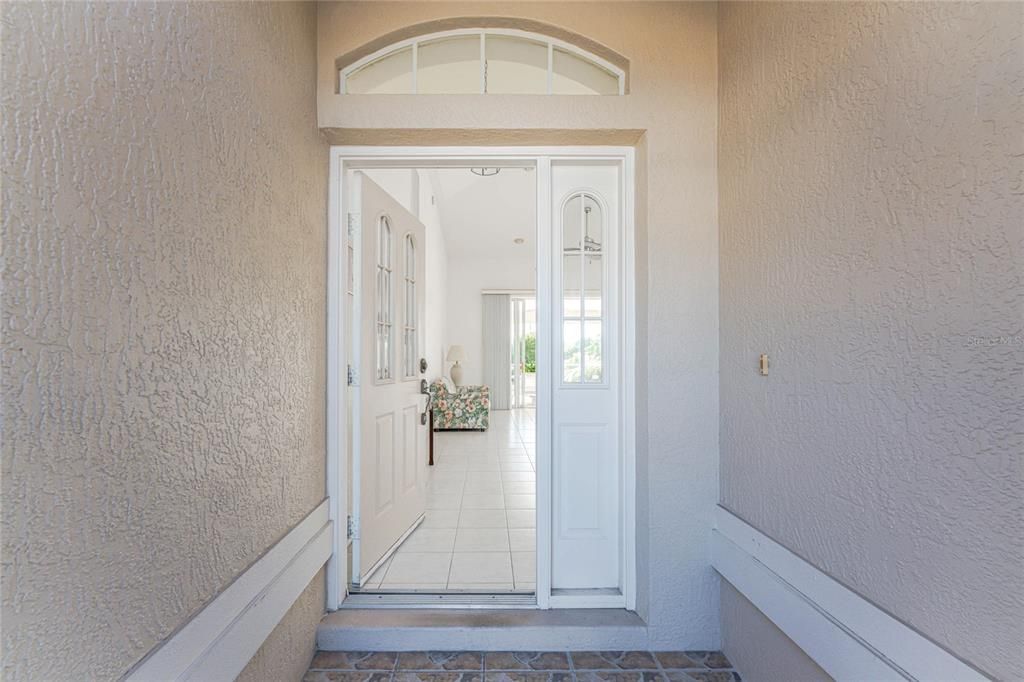 Activo con contrato: $370,000 (3 camas, 2 baños, 1949 Pies cuadrados)