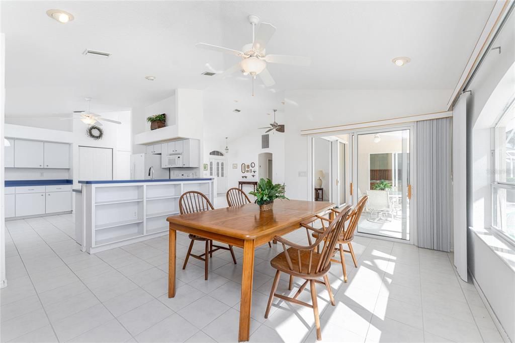 Activo con contrato: $370,000 (3 camas, 2 baños, 1949 Pies cuadrados)