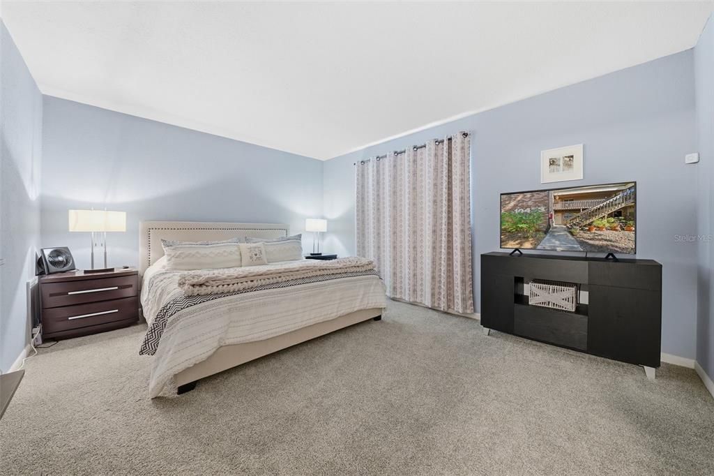 For Sale: $149,000 (1 beds, 1 baths, 783 Square Feet)