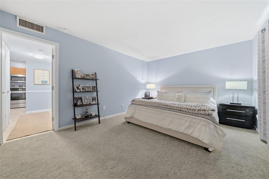 For Sale: $149,000 (1 beds, 1 baths, 783 Square Feet)