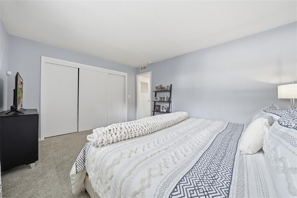 For Sale: $149,000 (1 beds, 1 baths, 783 Square Feet)