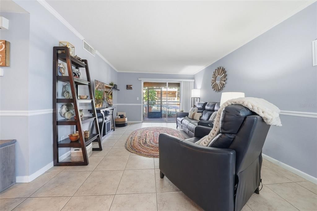 For Sale: $149,000 (1 beds, 1 baths, 783 Square Feet)