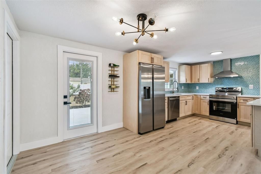 Active With Contract: $499,900 (3 beds, 2 baths, 1431 Square Feet)