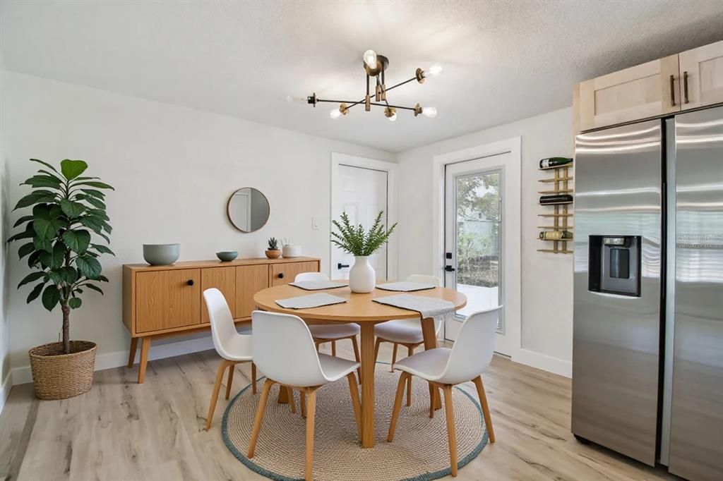 Active With Contract: $499,900 (3 beds, 2 baths, 1431 Square Feet)