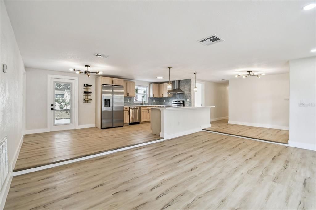 Active With Contract: $499,900 (3 beds, 2 baths, 1431 Square Feet)