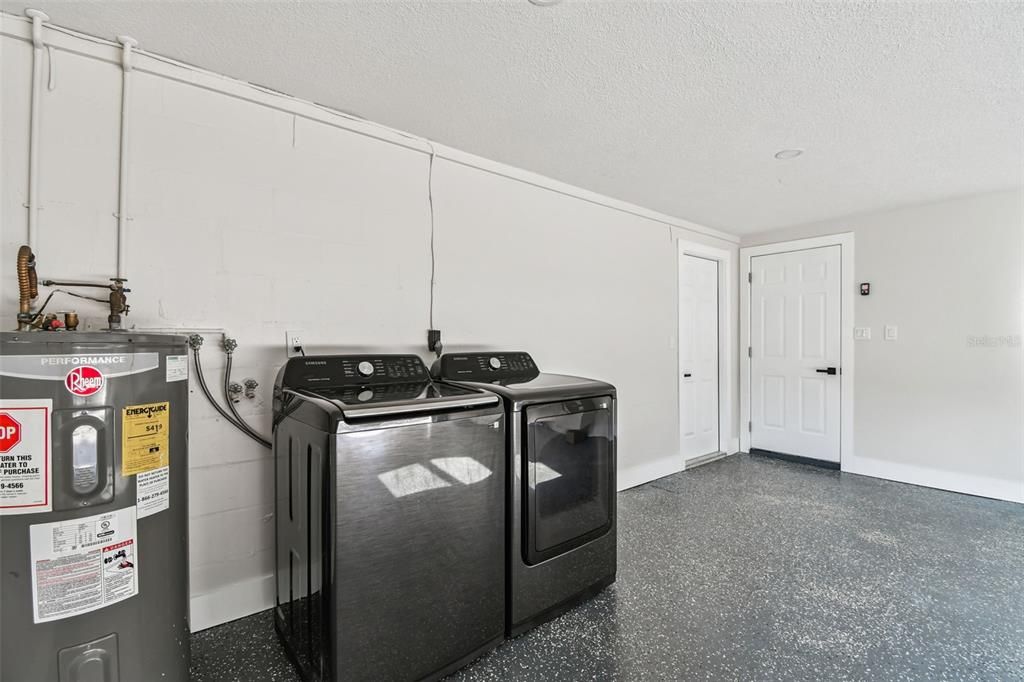 Active With Contract: $499,900 (3 beds, 2 baths, 1431 Square Feet)