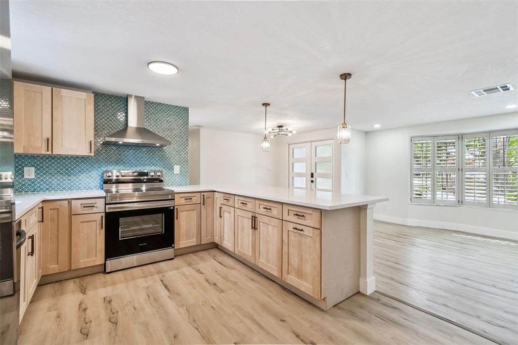 Active With Contract: $499,900 (3 beds, 2 baths, 1431 Square Feet)