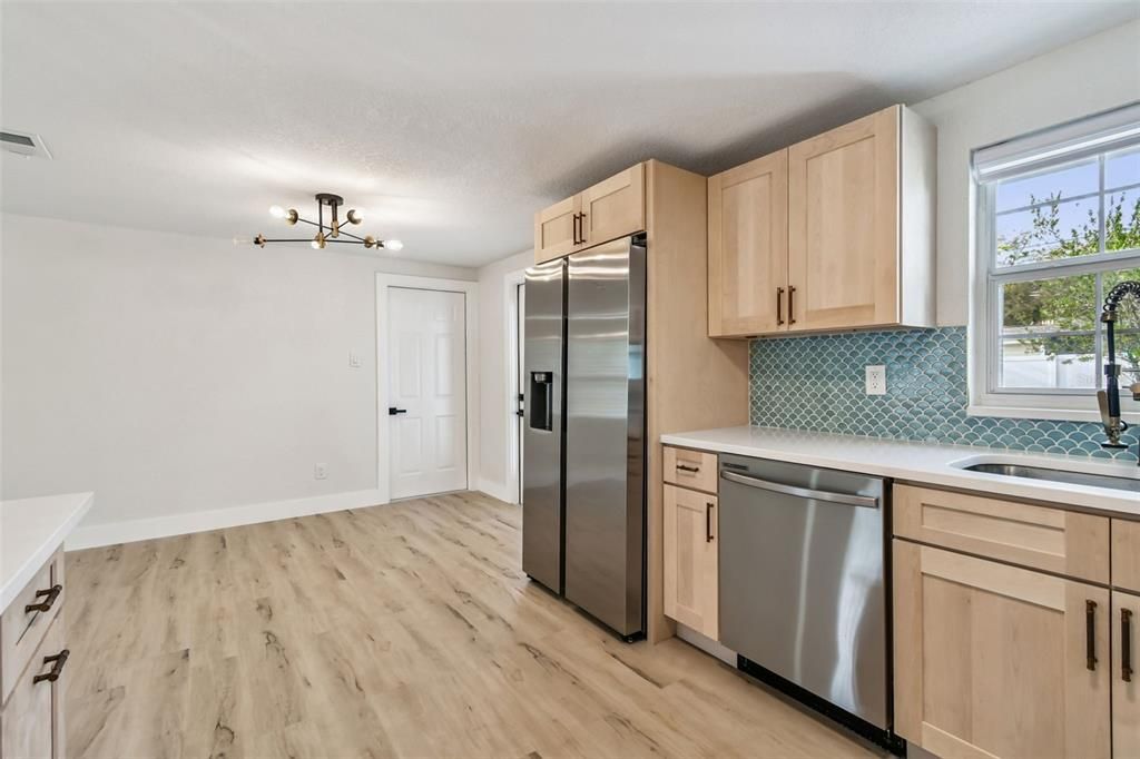 Active With Contract: $499,900 (3 beds, 2 baths, 1431 Square Feet)