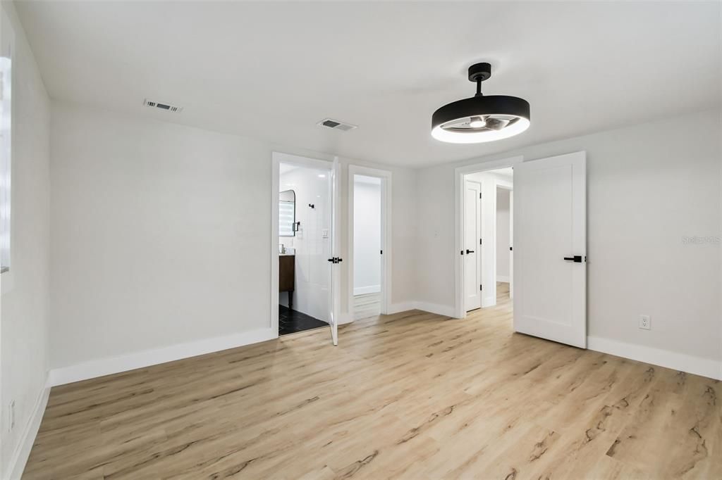 Active With Contract: $499,900 (3 beds, 2 baths, 1431 Square Feet)