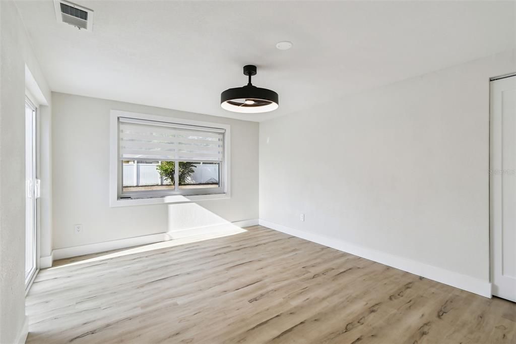 Active With Contract: $499,900 (3 beds, 2 baths, 1431 Square Feet)