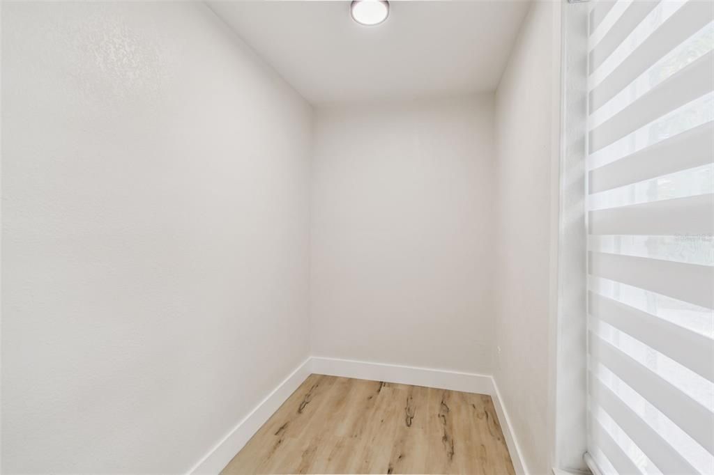 Active With Contract: $499,900 (3 beds, 2 baths, 1431 Square Feet)