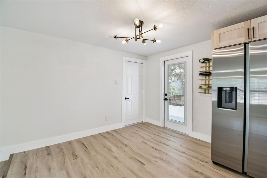 Active With Contract: $499,900 (3 beds, 2 baths, 1431 Square Feet)