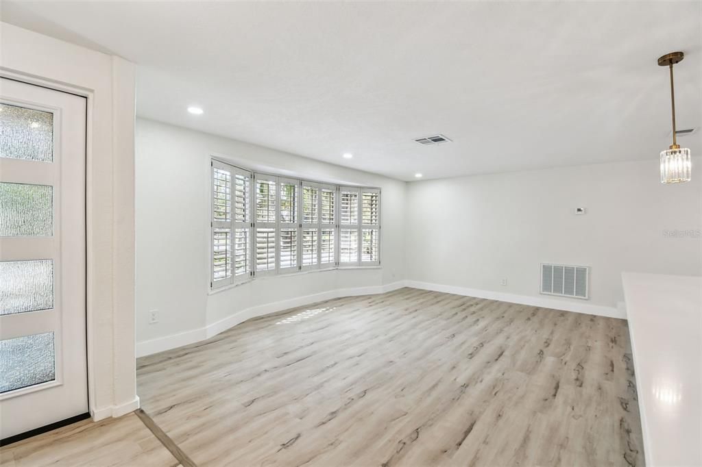 Active With Contract: $499,900 (3 beds, 2 baths, 1431 Square Feet)