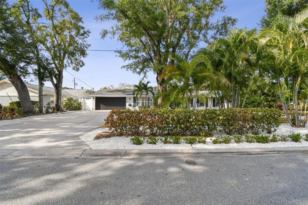 Active With Contract: $499,900 (3 beds, 2 baths, 1431 Square Feet)