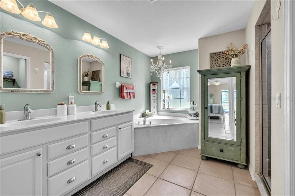 For Sale: $465,000 (3 beds, 2 baths, 2239 Square Feet)