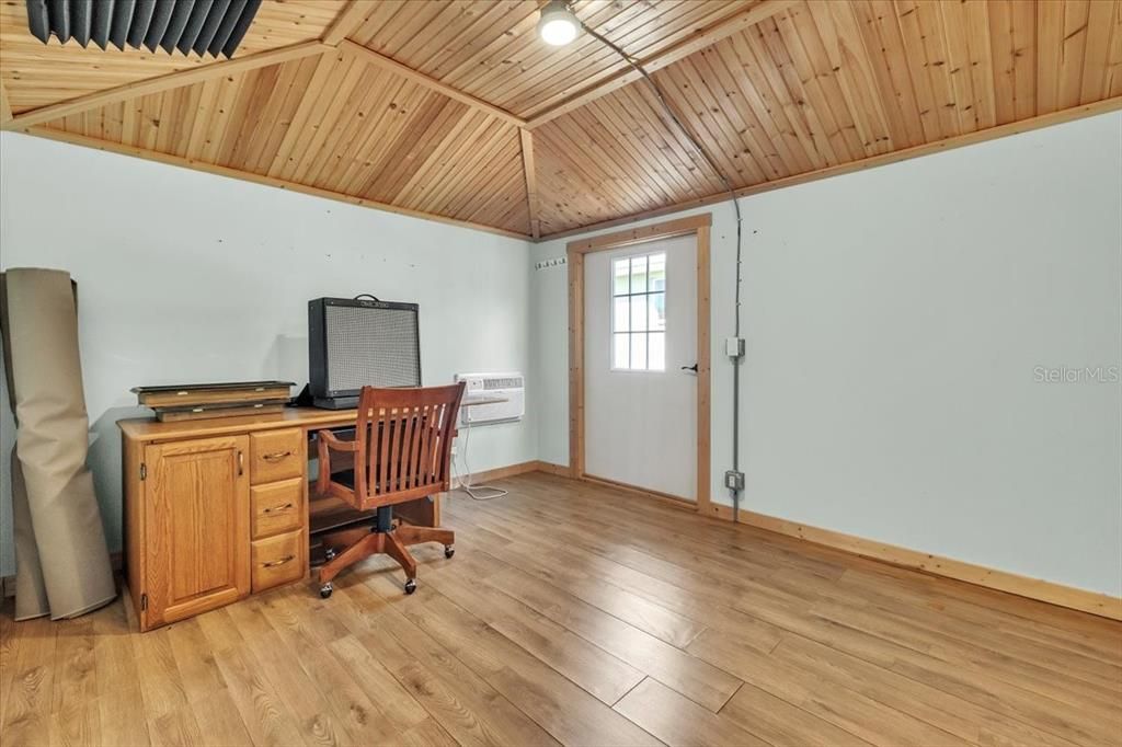 For Sale: $465,000 (3 beds, 2 baths, 2239 Square Feet)