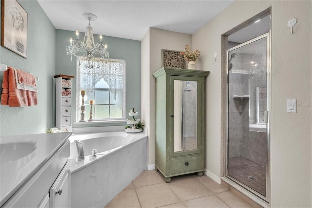 For Sale: $465,000 (3 beds, 2 baths, 2239 Square Feet)